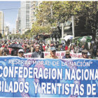 MEDIDAS. La Confederacin de Jubilados encabeza las movilizaciones de protesta en demanda deldoble aguinaldo.