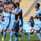 Los jugadores de Bolvar celebran el gol de Juan Carlos Arce, el primero de la academia pacea en la goleada sobre Aurora.