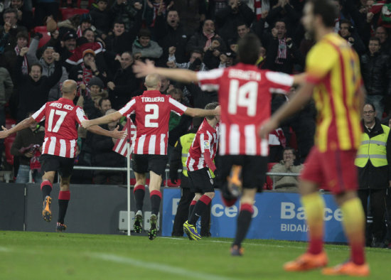 Los jugadores del Athletic de Bilbao celebran el gol de Muniain, el del triunfo sobre Barcelona.