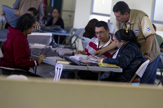 RECUENTO. Trabajo de revisin de las actas de votacin de las pasadas elecciones.