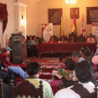 AUDIENCIA. El Concejo Municipal y el ayllu Marka Quila Quila, ayer, durante su encuentro.