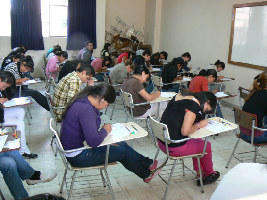 POSTULANTES. Los bachilleres se preparan para la prueba de admisin a San Francisco Xavier.