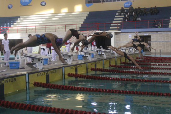 La primera jornada de competicin inici ayer, en la piscina olmpica de la zona de El Rollo.