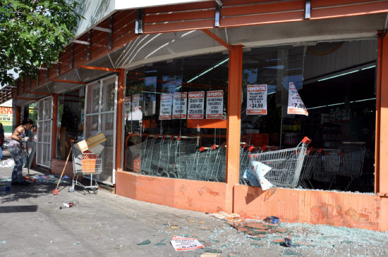 VANDALISMO. Vista general de un establecimiento destruido en la ciudad argentina de Crdoba durante los saqueos.