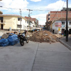 CONFLICTO. La calle Regimiento Carabineros est cerrada al trfico vehcular hace casi seis meses.