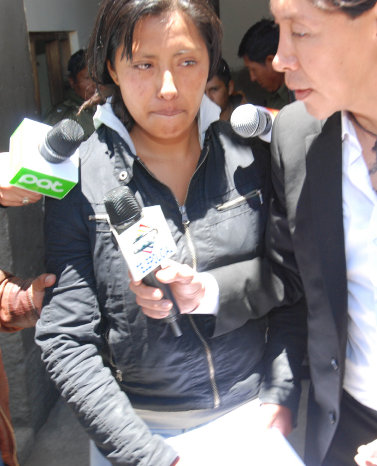 DETENIDOS. La madre del beb y su novio esperan la audiencia cautelar.