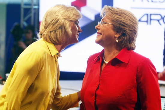 DIFERENCIAS. La candidata de La Alianza Evelyn Matthei (i) y la candidata de la coalicin Nueva Mayora Michelle Bachelet (d).