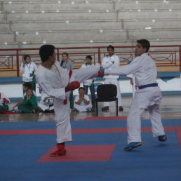 Uno de los combates sostenidos ayer, en el coliseo Polideportivo.