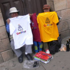 En el centro de la ciudad ya se comercializan productos del Dakar.