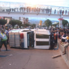 VUELCO. Una patrulla produjo un accidente por exceder la velocidad en la avenida Jaime Mendoza.