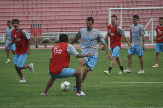 Una imagen de la prctica de ftbol de Universitario, el jueves; ayer, sbado, el equipo se ausent a Santa Cruz de la Sierra.