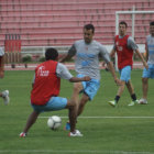 Una imagen de la prctica de ftbol de Universitario, el jueves; ayer, sbado, el equipo se ausent a Santa Cruz de la Sierra.