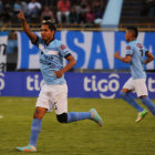 Jorge Ayala celebra el primer gol de Aurora, que siginific el empate parcial del conjunto celeste ante Guabir.