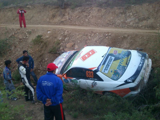 Gustavo Rojas (N-9) sufri un accidente con suerte. (Foto: Edson Zelaya)