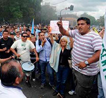 Crecen protestas de policas en Argentina y van cuatro muertos