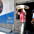 CUPO. Las agencias en Sucre reciben 12.000 bolsas de cemento como mnimo al mes.