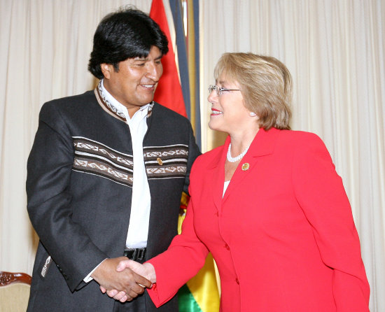 CITA. El presidente Evo Morales junto a la ex mandataria y ahora candidata, MIchelle Bachelet.