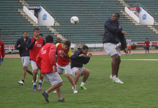 Universitario cumpli ayer, jueves, su principal prctica de ftbol, en el estadio Patria.