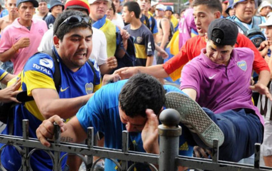 El joven habra participado de los disturbios unas horas antes.