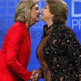 CANDIDATAS. Evelyn Matthei y Michelle Bachelet pugnan por la silla presidencial.