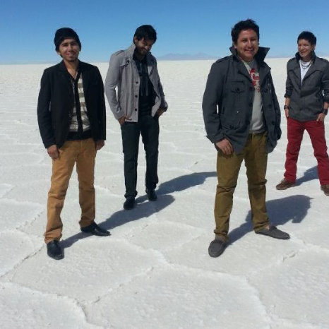 LOS VIDALEROS. La agrupacin chapaca en la filmacin de su video en el Salar de Uyuni.