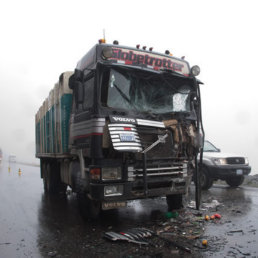 ACCIDENTE. En la ruta a Yungas ocurren varios hechos de trnsito por la situacin del camino.