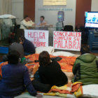 HUELGA. Torres, junto a colaboradores y dirigentes vecinales, instal un piquete.