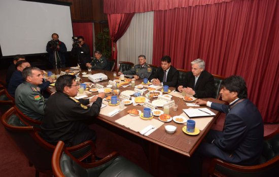 PLANES. Ayer el Alto Mando Militar se reuni con el presidente Evo Morales.