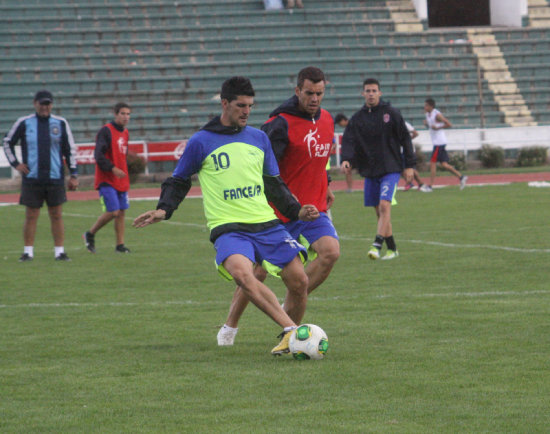 El equipo capitalino se entren ayer, martes, en el estadio Patria.