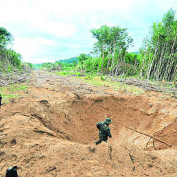 POLICA. En un operativo en Per destruyeron pistas clandestinas de los narcos.