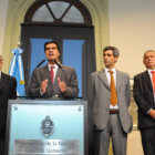 REUNIN. El jefe de Gabinete argentino, Jorge Capitanich, junto a los operadores elctricos.