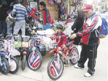 REGALO: La bicicleta es la preferida por los nios y los padres no se niegan a comprarla.