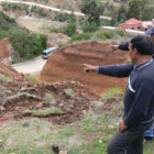 RIESGO. El hueco provocado por la filtracin de agua va creciendo con las lluvias y pone en riesgo las viviendas.