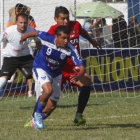 Escenas del partido jugado en el municipio de Warnes, entre jugadores de Universitario y Sport Boys, en la ltima fecha del torneo Apertura de la Liga.