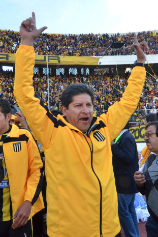 Eduardo Villegas celebr el domingo su quinto ttulo personal en el ftbol profesional boliviano.