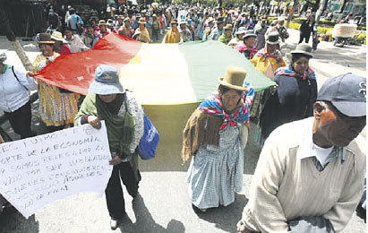 DESCONTENTO. Los jubilados protestaron para ser incluidos en el beneficio.