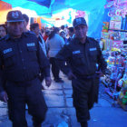 CONTROL. Los policas salieron a las calles a vigilar para evitar que se cometan delitos.