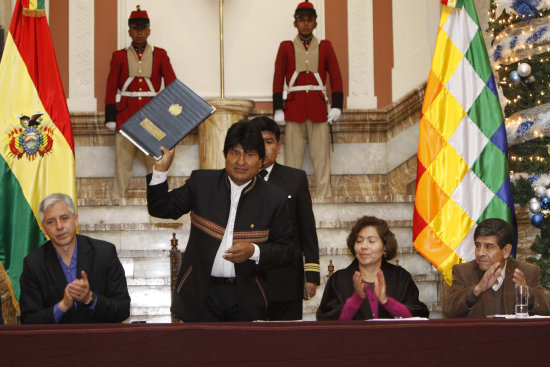 DECISIN. El presidente Evo Morales durante la promulgacin de la nueva norma, ayer.