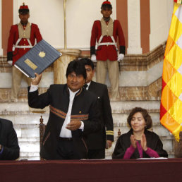 DECISIN. El presidente Evo Morales durante la promulgacin de la nueva norma, ayer.