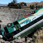 ACCIDENTE. El bus de la empresa Illimani qued boca abajo producto de un vuelco de tonel.