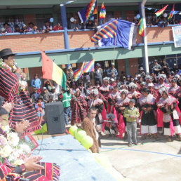 ENTREGAS DE OBRAS. El presidente Evo Morales estuvo ayer en Pampa Lupiara, Tarabuco, tambin lleg hasta Alcal y El Villar.