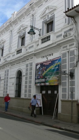 ESCENARIO. El teatro 3 de Febrero es el nico de su tipo en Sucre.