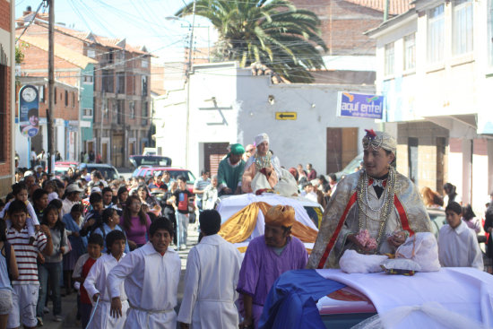 TRADICIN. Cada ao, la caravana parte del templo de San Sebastin, en la calle Junn.