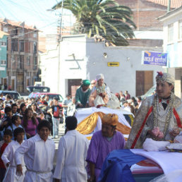 TRADICIN. Cada ao, la caravana parte del templo de San Sebastin, en la calle Junn.