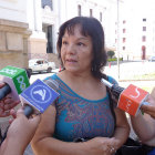 JUSTICIA. Gladys Centeno, madre del acusado lleg a Sucre junto al Cnsul de su pas.