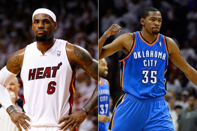 LeBron James (i) y Kevin Durant son los mejores jugadores de la NBA.