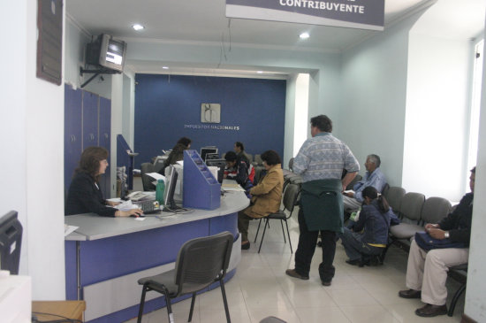 Servicio. La oficina central de Impuestos Nacionales en Sucre.