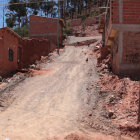 SIN PAVIMENTO. Una de las calles de la zona alta del barrio Sica Sica, actualmente en construccin.