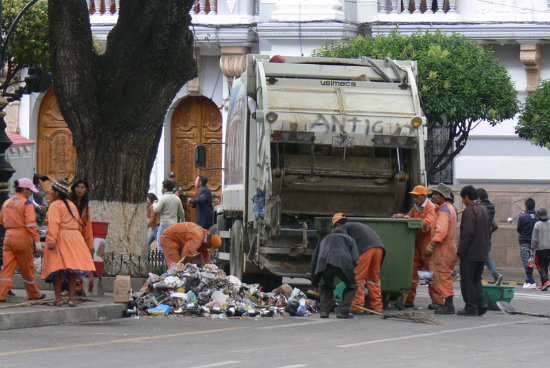 CALLES. Hubo gran cantidad de botellas.