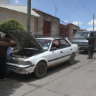 ATENCIN. En la ciudad de Sucre se empezaron a formar largas colas para la revisin.